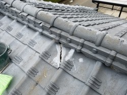 セメント瓦割れ雨漏れ修理
