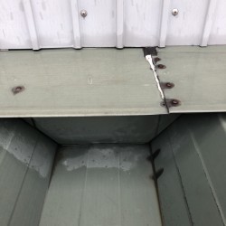 折板屋根雨漏り