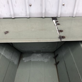 折板屋根雨漏り