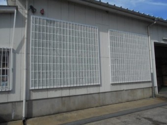 倉庫 メッシュ格子 塗装