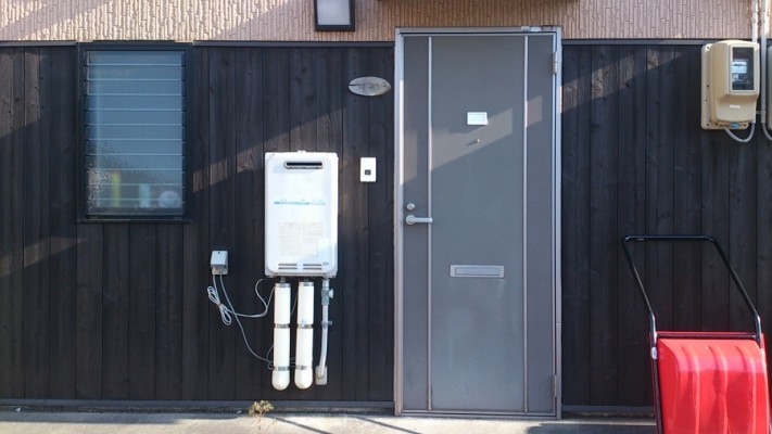 アパートの外壁をキシラデコールで塗装