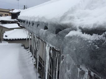 雨樋 軒先 つらら 軒樋内氷