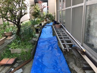 新潟市秋葉区 シート養生 足場前