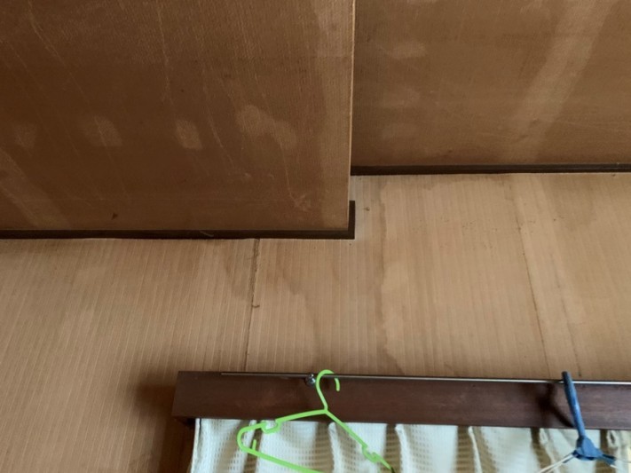 下屋に新規はい樋取付工事