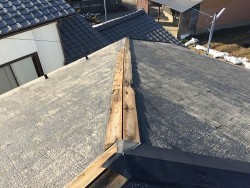 スレート屋根 棟板金 新潟市南区 強風 暴風 爆風
