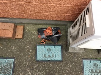 瓦 落下 割れ 地上