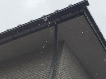 雨樋確認 パナソニック 塩ビ製 雨だれ