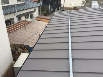 屋根 板金屋根 縦ハゼ 竪平 ガルバリウム鋼板
