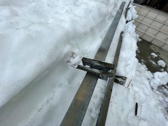 雪止めアングル設置