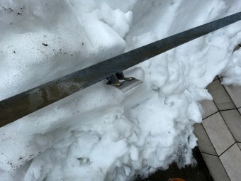 雪止めアングル設置
