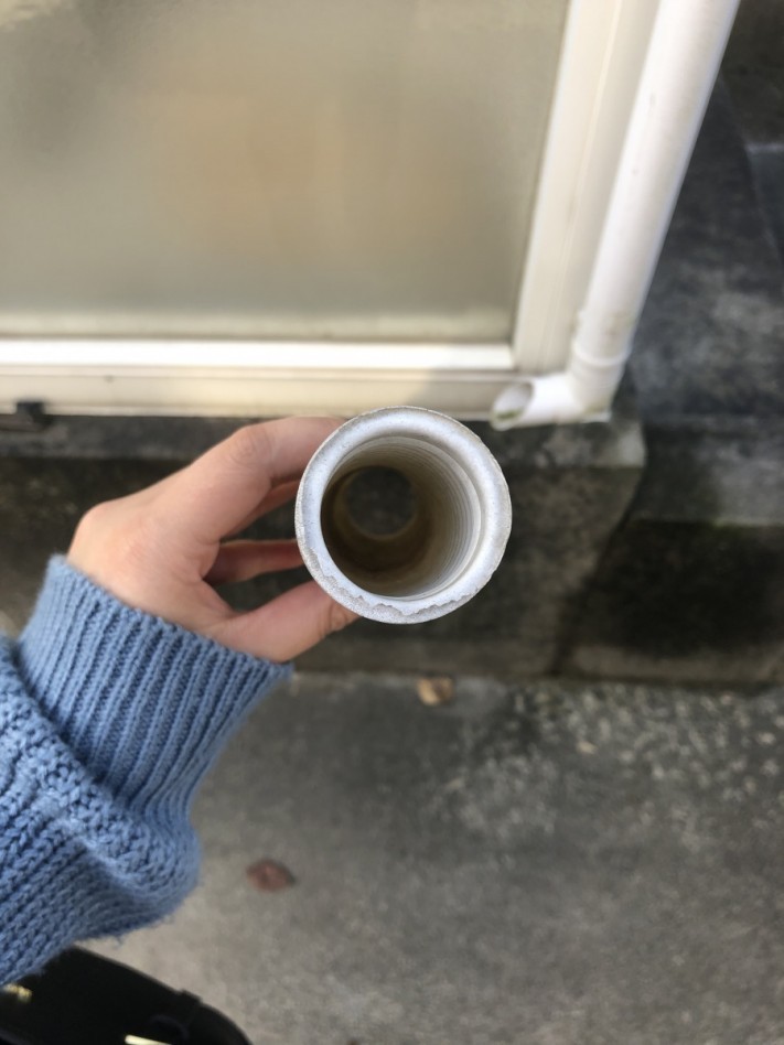 バルコニーの樋用ホース破損