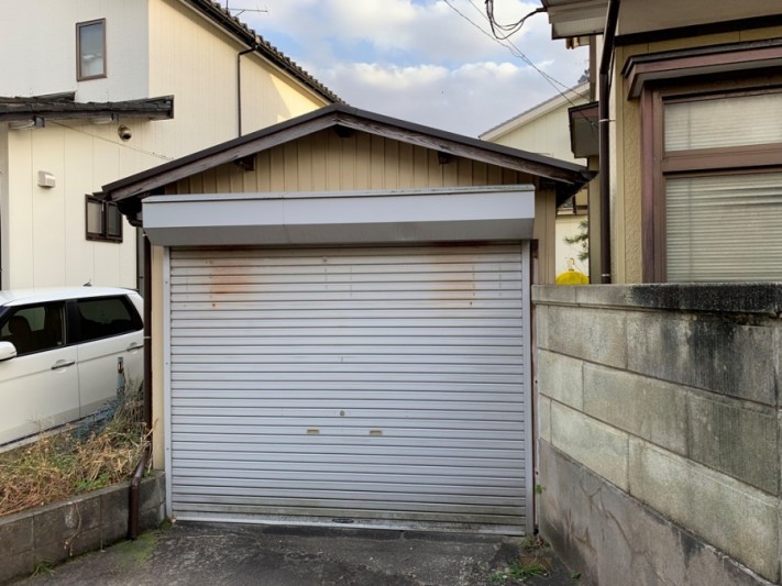 トタン屋根に雪止めアングル設置工事