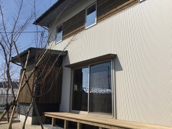 長岡 与板 外壁 屋根 ガルバリウム鋼板 竣工