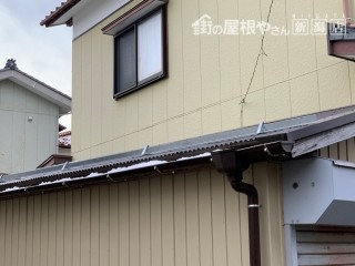トタン屋根に雪止めアングル設置工事