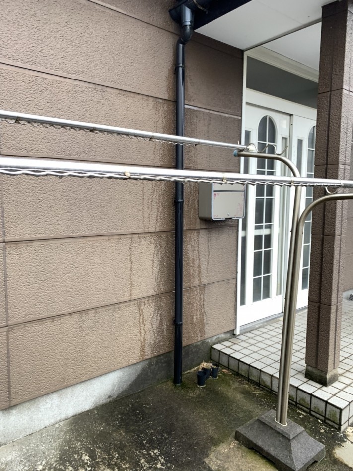 風害によって雨樋破損