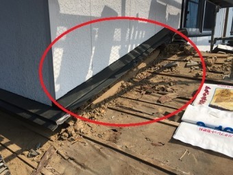 屋根葺き替え工事 土居棟 既存の水切り