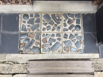 玄関アプローチ 安田瓦