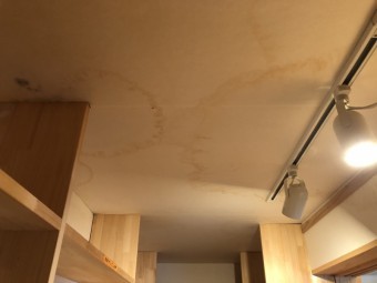 社屋雨漏り