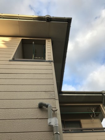 台風によって竪樋破損