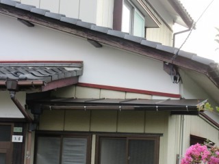 庇の屋根・軒天板金交換