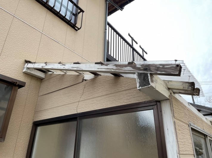 サンルームポリカ屋根破損