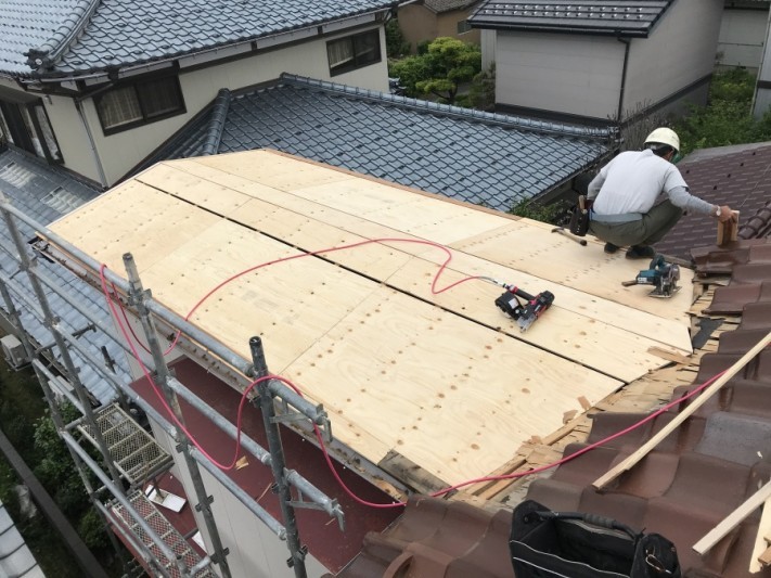 屋根葺き替え工事
