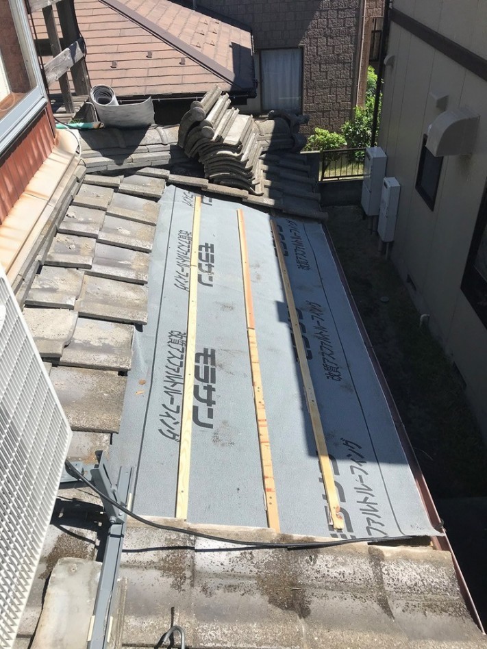 下屋雨漏れ葺き直し事例