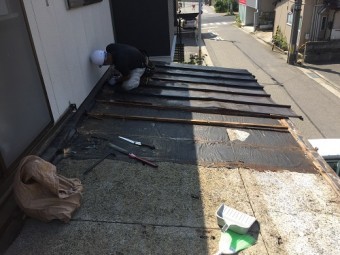 屋根解体 フェルトはがし