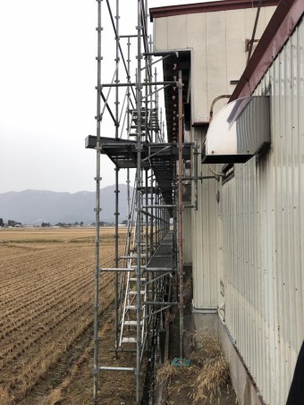 社屋の折半屋根修繕工事