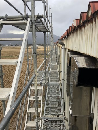 社屋の折半屋根修繕工事