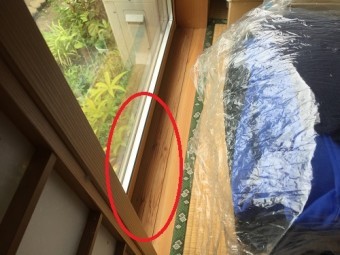 雨漏れ 染み 障子戸枠