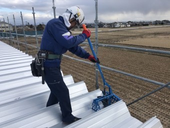 社屋の折半屋根修繕工事