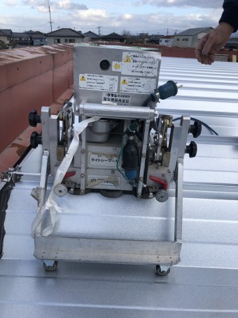 社屋の折半屋根修繕工事