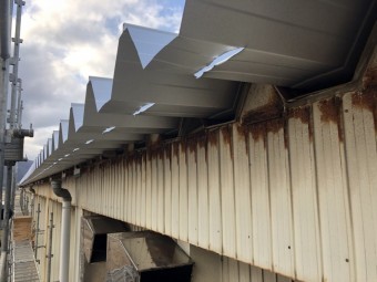 社屋の折半屋根修繕工事