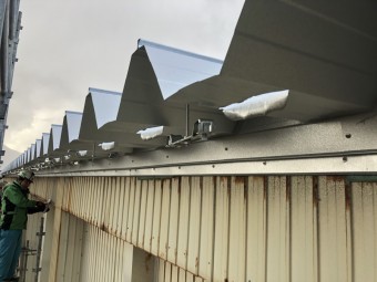 社屋の折半屋根修繕工事