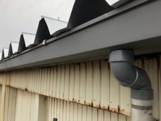 社屋の折半屋根修繕工事