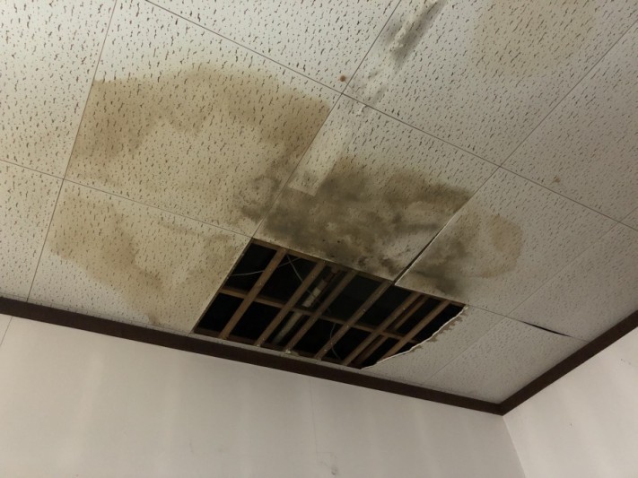 社屋の折半屋根修繕工事