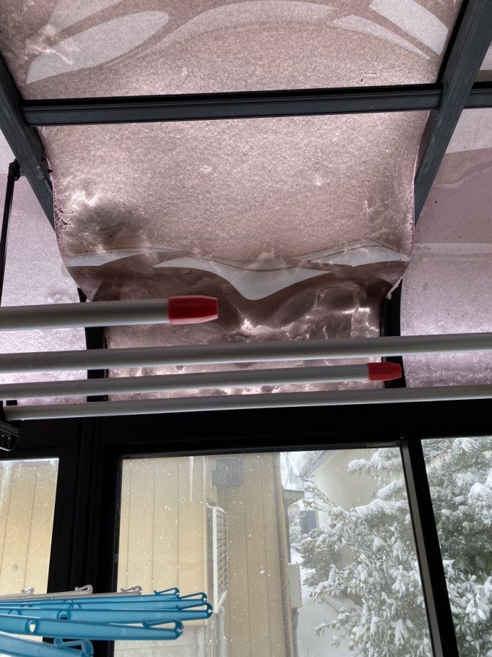 ポリカ屋根変形