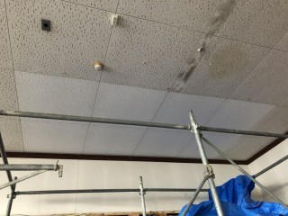 社屋の折半屋根修繕工事