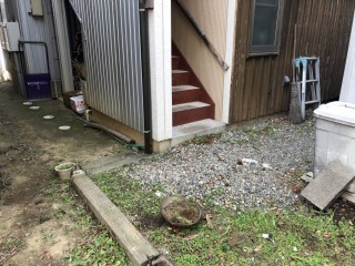 風害によって木塀が倒れたため撤去作業