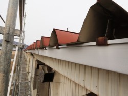 社屋の折半屋根修繕工事