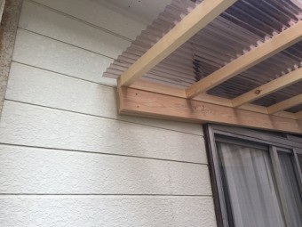 ユピロン小波板で屋根 軒先