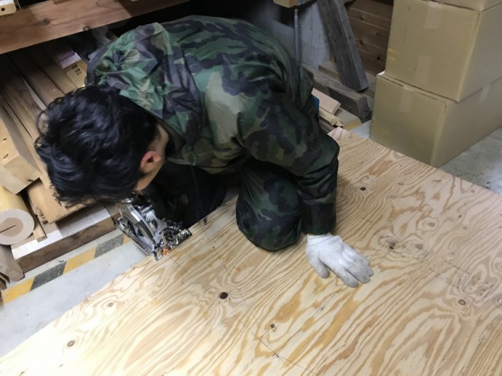 風害で倉庫外壁破損