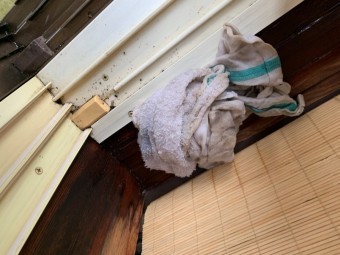掃き出し窓上部雨漏れ