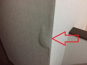 2階 壁紙 水溜まり