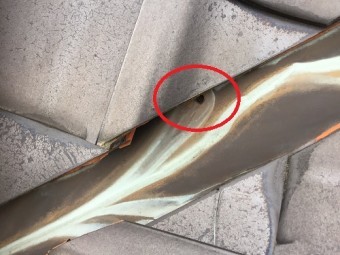 銅板 穴 雨漏れ 谷