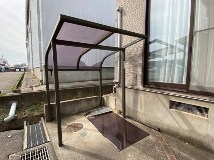 自転車小屋ポリカ屋根張替工事
