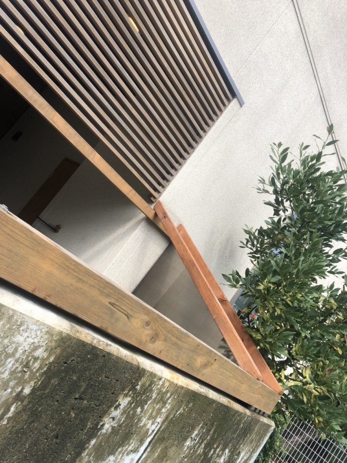 自転車小屋の垂木交換