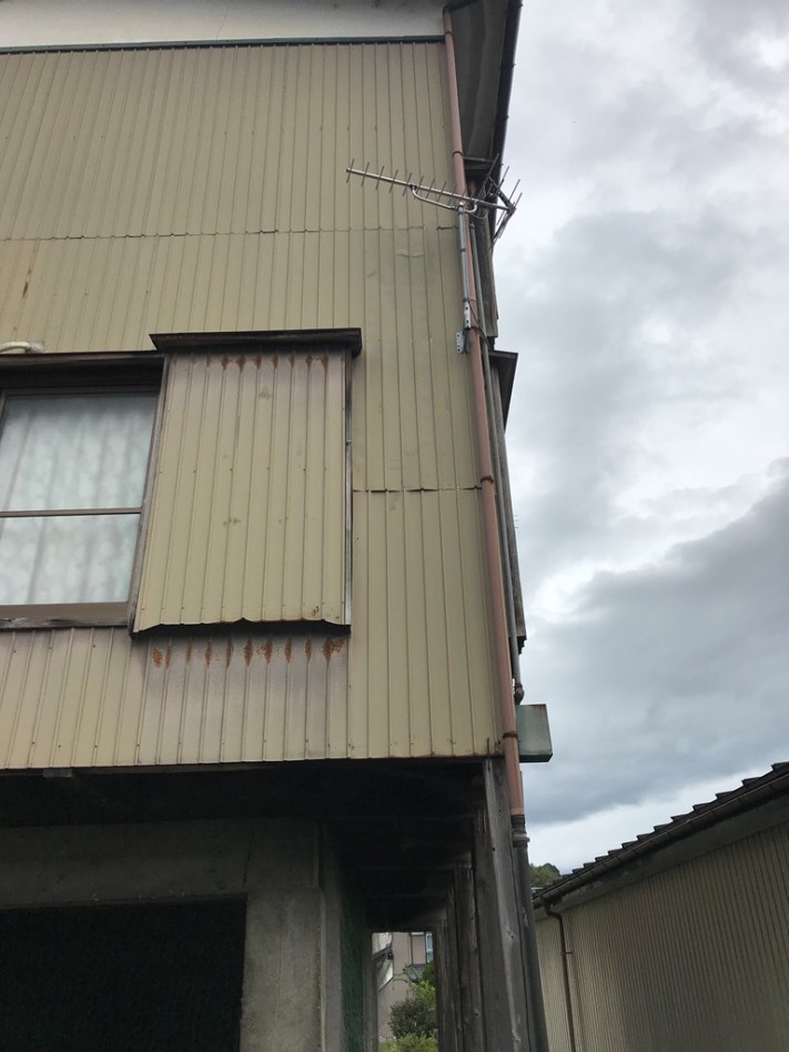 風害で外壁剥がれ修繕