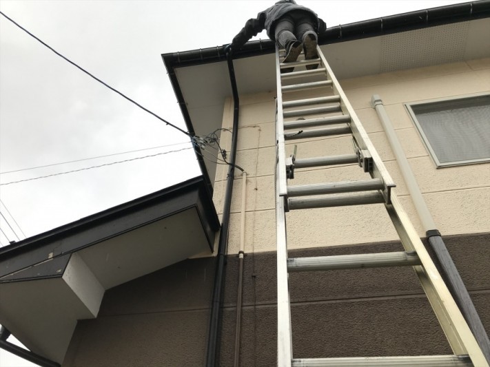 風害によって雨樋破損